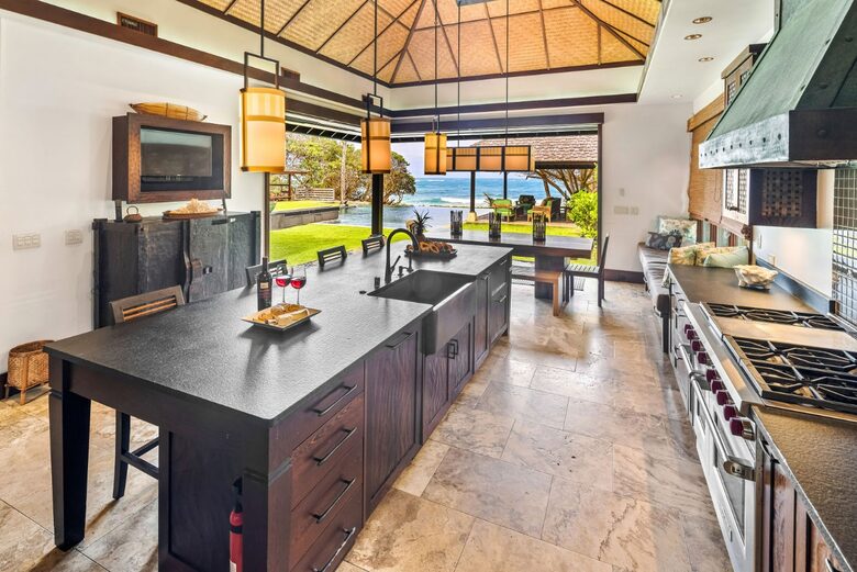 North Shore Oahu Bali Villa on the Beach - Kahuku, Hawaii