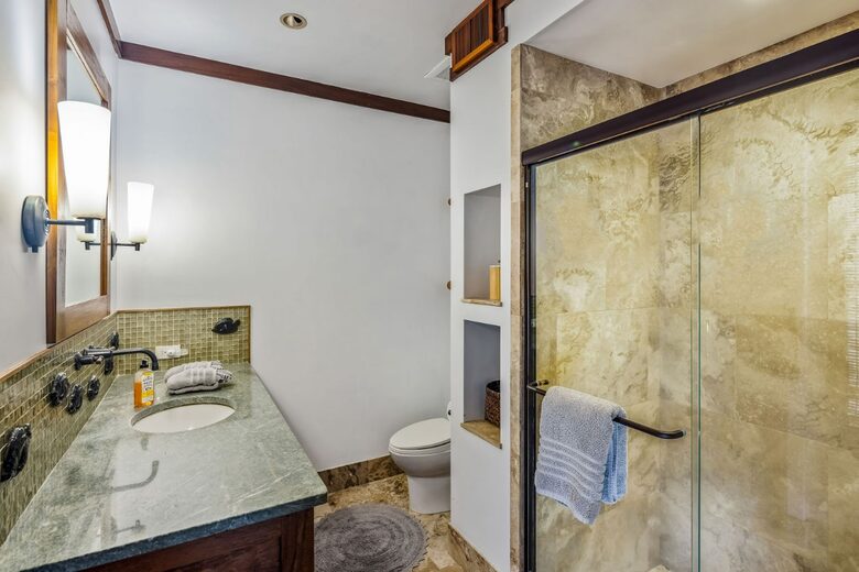 North Shore Oahu Bali Villa on the Beach - Kahuku, Hawaii