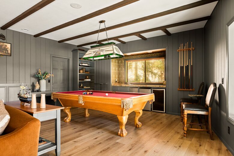 Pool table