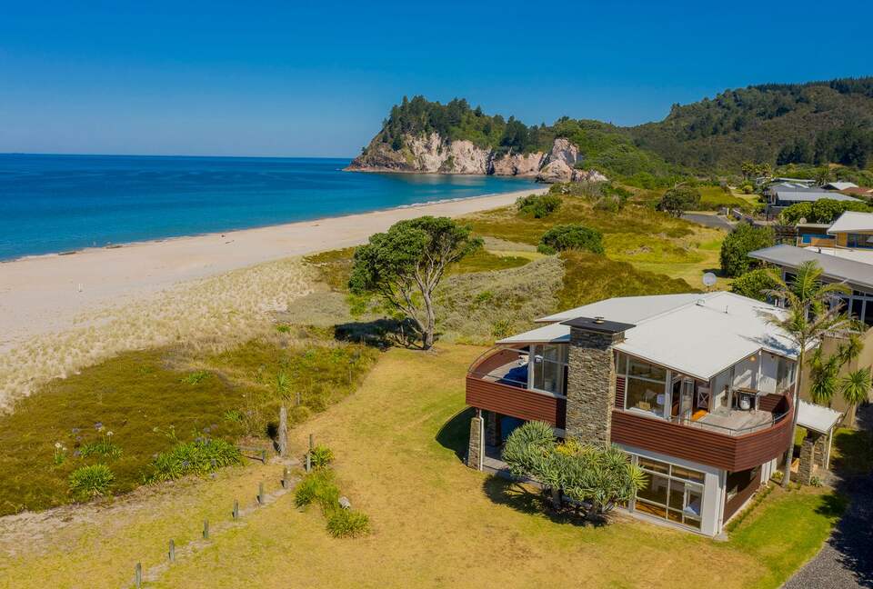 Beachfront Paradise | Whiritoa Beach Home - Whangamatā, New Zealand