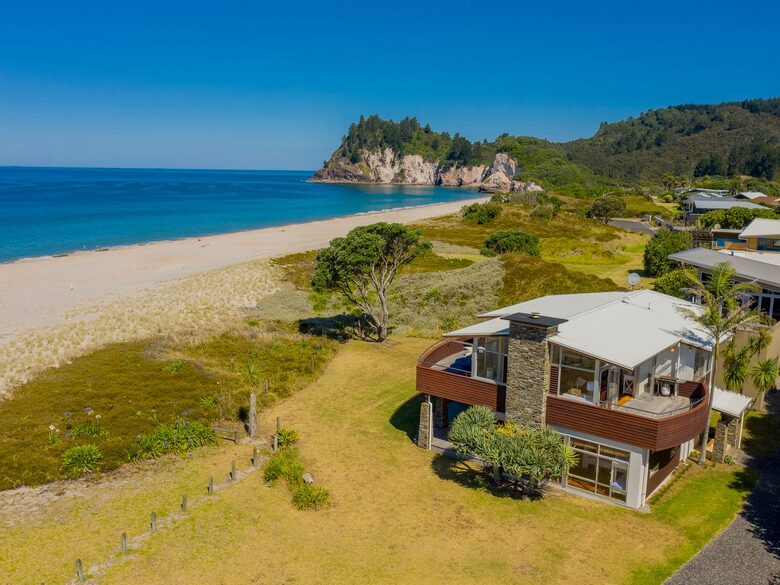 Beachfront Paradise | Whiritoa Beach Home - Whangamatā, New Zealand