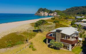 Beachfront Paradise | Whiritoa Beach Home - Whangamatā, New Zealand