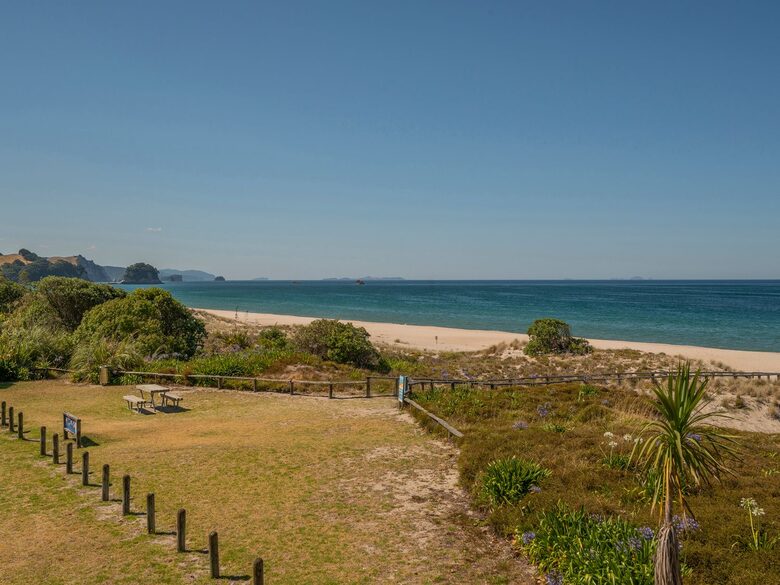 Beachfront Paradise | Whiritoa Beach Home - Whangamatā, New Zealand