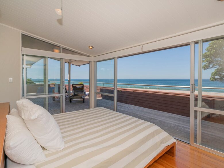Beachfront Paradise | Whiritoa Beach Home - Whangamatā, New Zealand