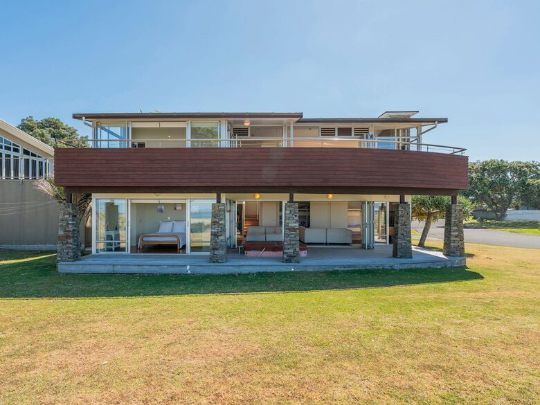 Beachfront Paradise | Whiritoa Beach Home - Whangamatā, New Zealand