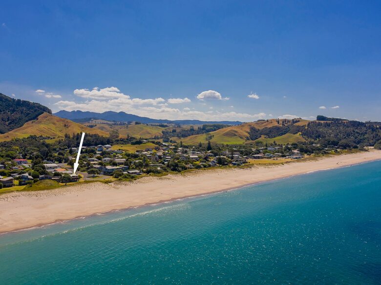 Beachfront Paradise | Whiritoa Beach Home - Whangamatā, New Zealand