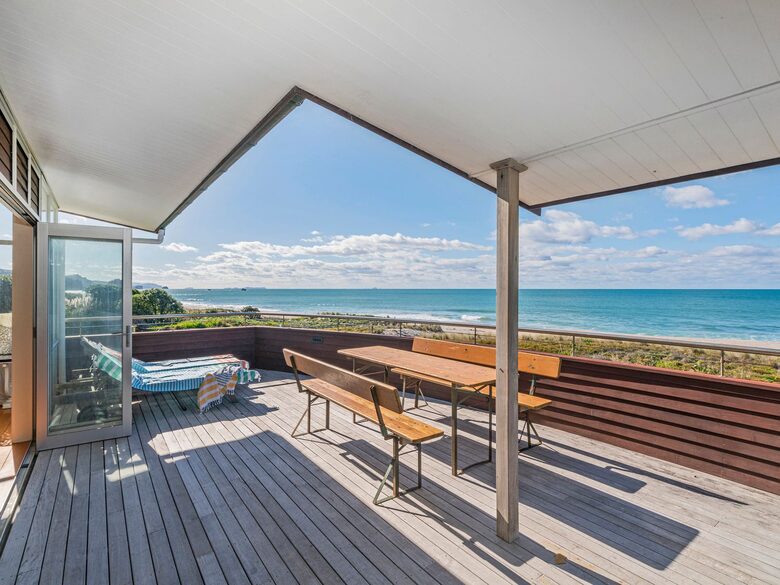 Beachfront Paradise | Whiritoa Beach Home - Whangamatā, New Zealand