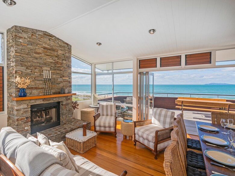 Beachfront Paradise | Whiritoa Beach Home - Whangamatā, New Zealand