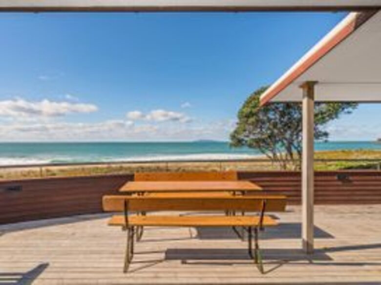 Beachfront Paradise | Whiritoa Beach Home - Whangamatā, New Zealand