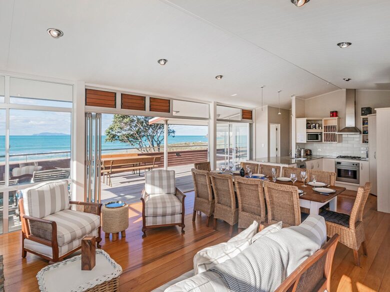 Beachfront Paradise | Whiritoa Beach Home - Whangamatā, New Zealand