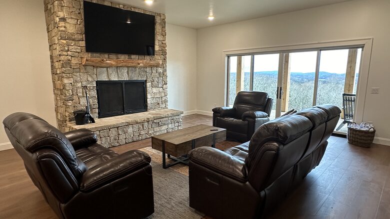 Whispering Winds Mountain Retreat - Ellijay, Georgia