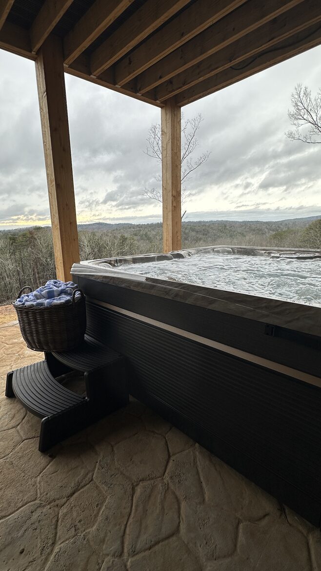 Whispering Winds Mountain Retreat - Ellijay, Georgia