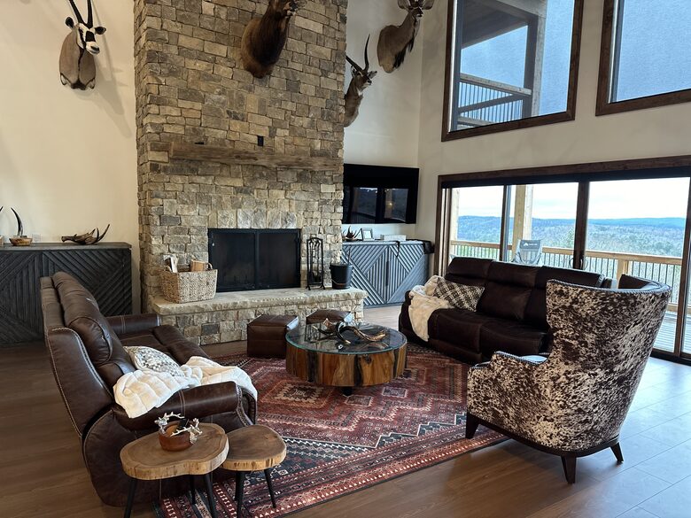 Whispering Winds Mountain Retreat - Ellijay, Georgia