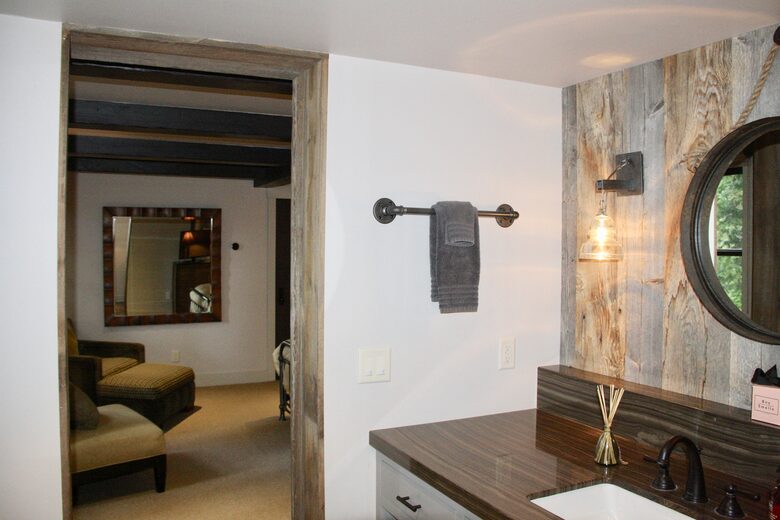 Beautiful Private Ski Lodge with Lake Access and Hot Tub - Homewood, California