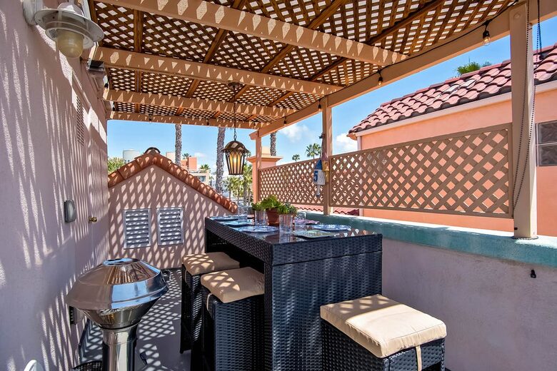 Lucy's Beach House - Oceanside, California