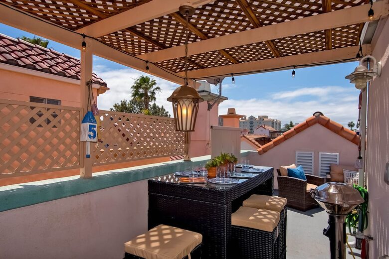 Lucy's Beach House - Oceanside, California