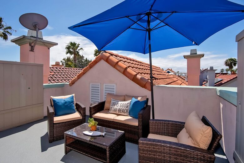 Lucy's Beach House - Oceanside, California