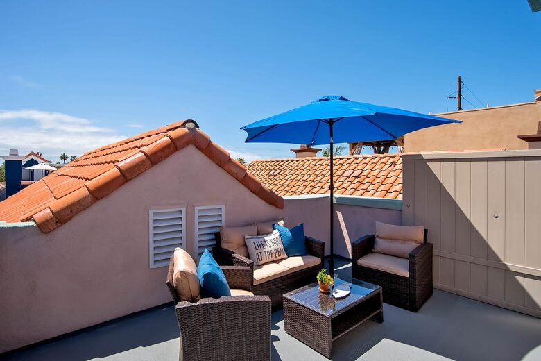 Lucy's Beach House - Oceanside, California