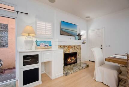 Lucy's Beach House - Oceanside, California