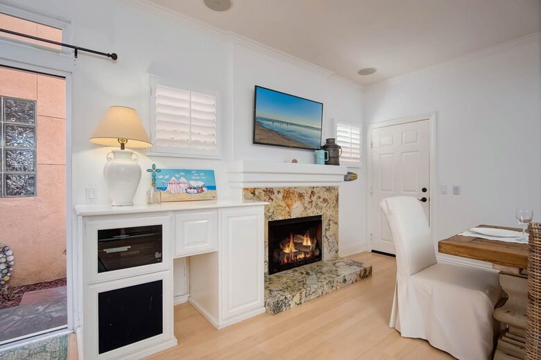 Lucy's Beach House - Oceanside, California