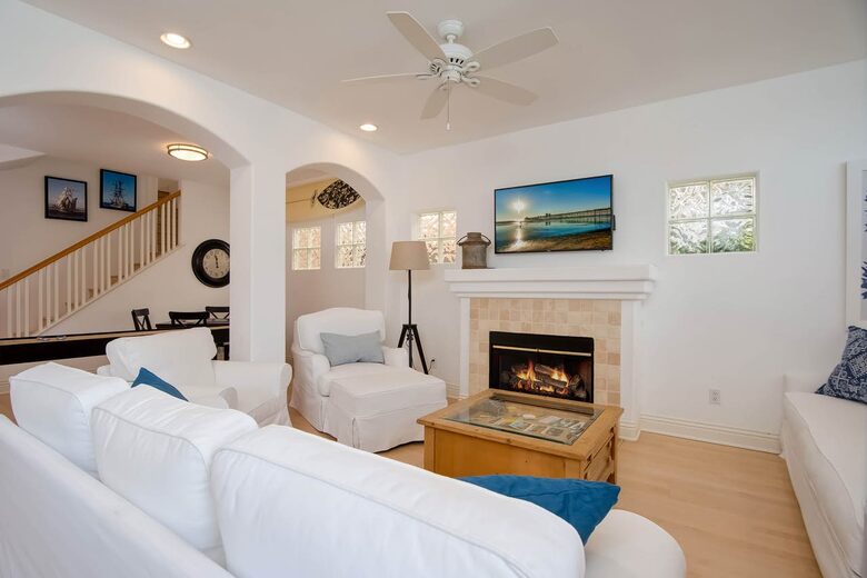 Lucy's Beach House - Oceanside, California