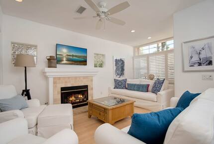 Lucy's Beach House - Oceanside, California