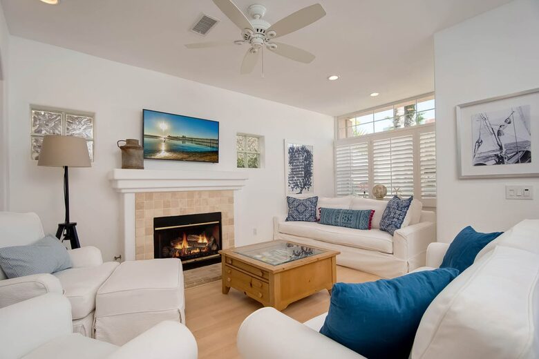 Lucy's Beach House - Oceanside, California