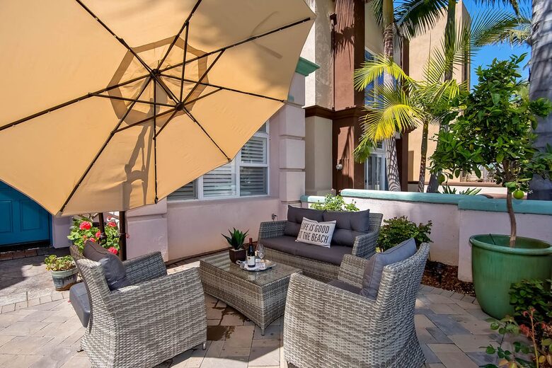 Lucy's Beach House - Oceanside, California
