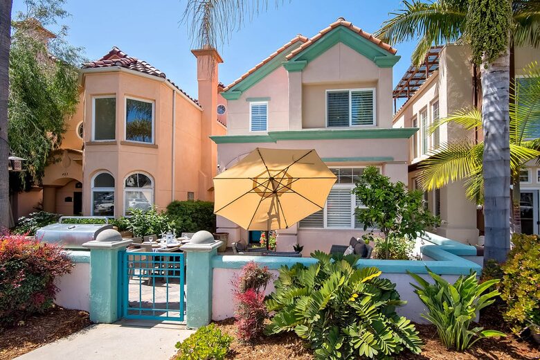 Lucy's Beach House - Oceanside, California