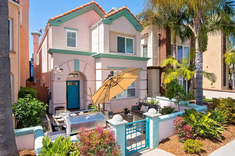 Lucy's Beach House - Oceanside, California