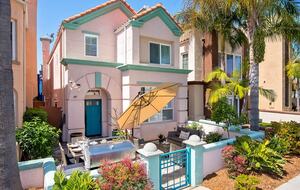 Lucy's Beach House - Oceanside, California