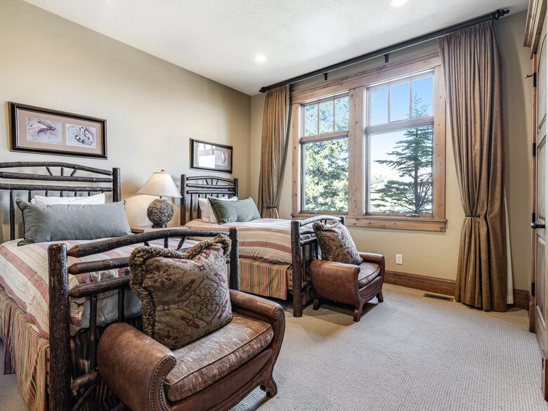 Quintess Collection - Whitetail Lodge - Park City, Utah