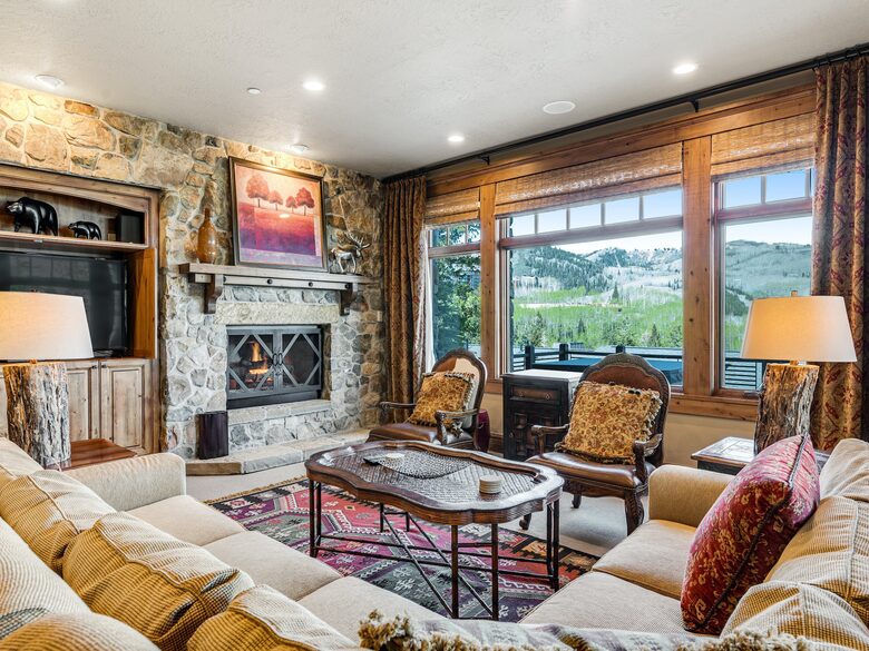 Quintess Collection - Whitetail Lodge - Park City, Utah