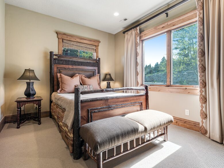 Quintess Collection - Whitetail Lodge - Park City, Utah
