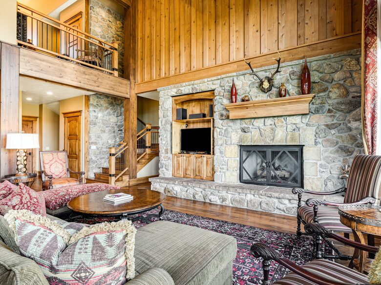 Quintess Collection - Whitetail Lodge - Park City, Utah