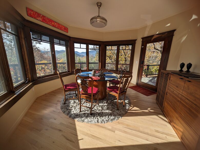 Wine Country Estate - Grants Pass, Oregon