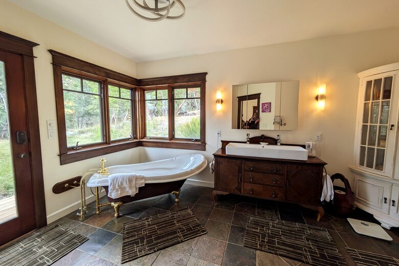 Wine Country Estate - Grants Pass, Oregon