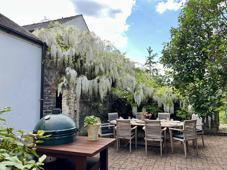 "Egg BBQ" and outdoor dining area off kitchen
