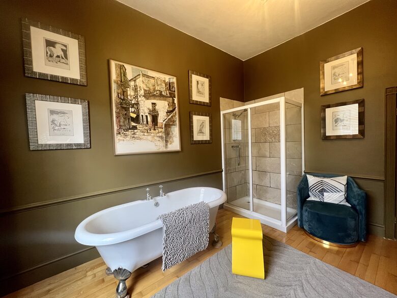 Bathroom shared between bedrooms 3 & 4