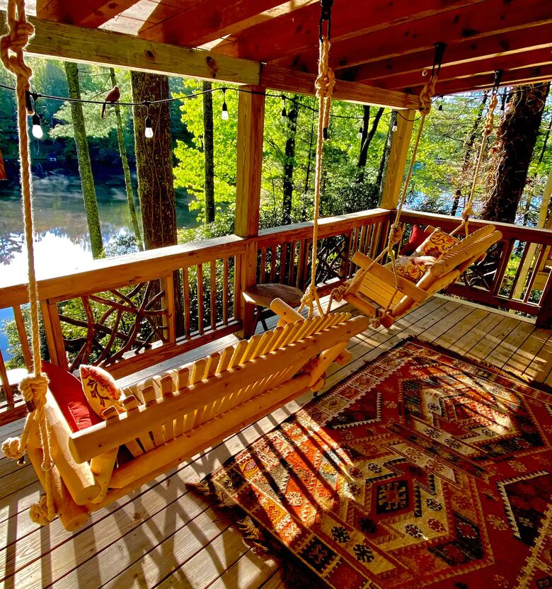 Luxury Treehouse at Water’s Edge - Sapphire, North Carolina