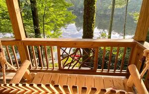 Luxury Treehouse at Water’s Edge - Sapphire, North Carolina