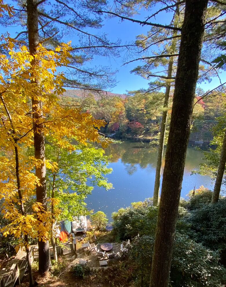 Luxury Treehouse at Water’s Edge - Sapphire, North Carolina