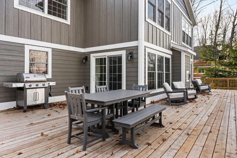Oasis on Long Lake - Traverse City, Michigan