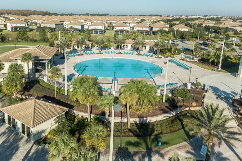 6 Bedroom Home with Private Pool - Davenport, Florida