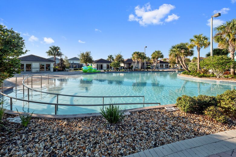 6 Bedroom Home with Private Pool - Davenport, Florida