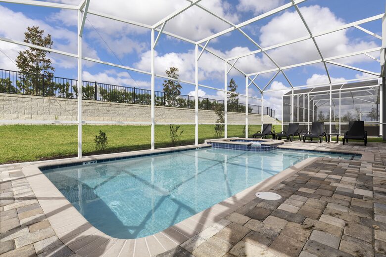 6 Bedroom Home with Private Pool - Davenport, Florida