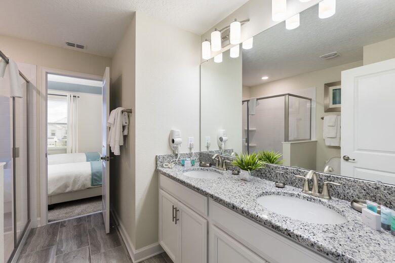 8 Bedroom Home with Private Pool - Davenport, Florida