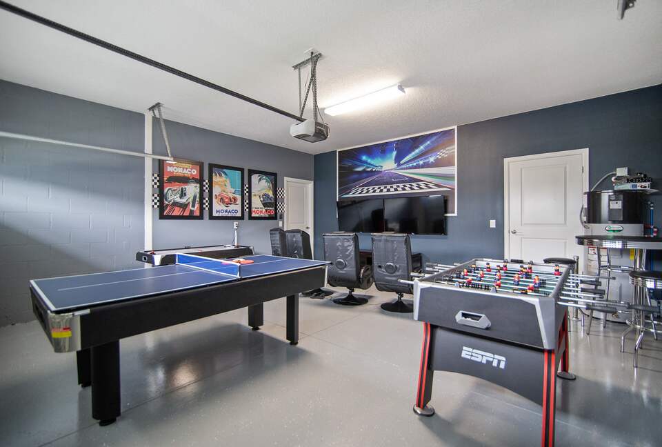 8 Bedroom Home with Private Pool - Davenport, Florida