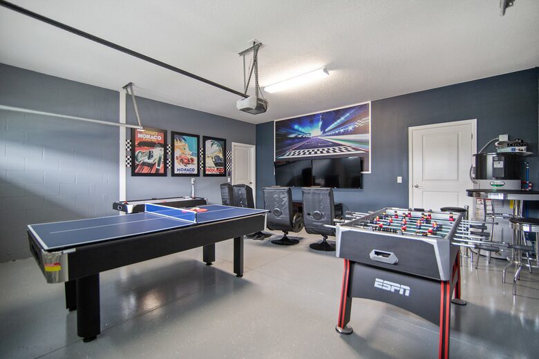 8 Bedroom Home with Private Pool - Davenport, Florida