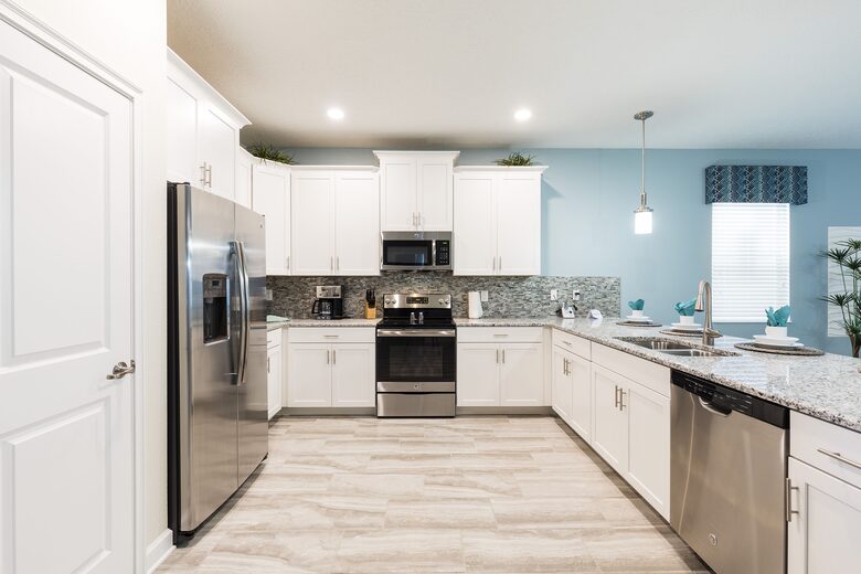 8 Bedroom Home with Private Pool - Davenport, Florida